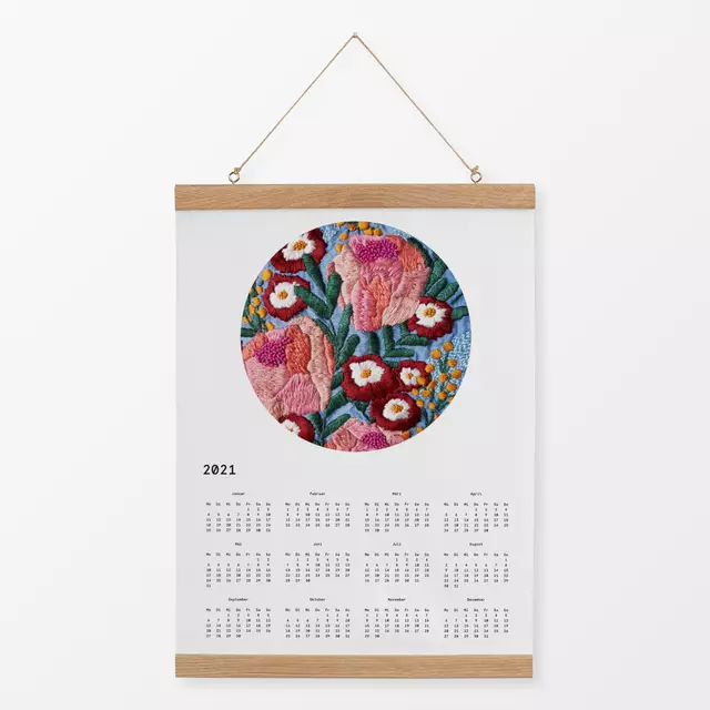 Textilposter Kalender Blumenstickerei